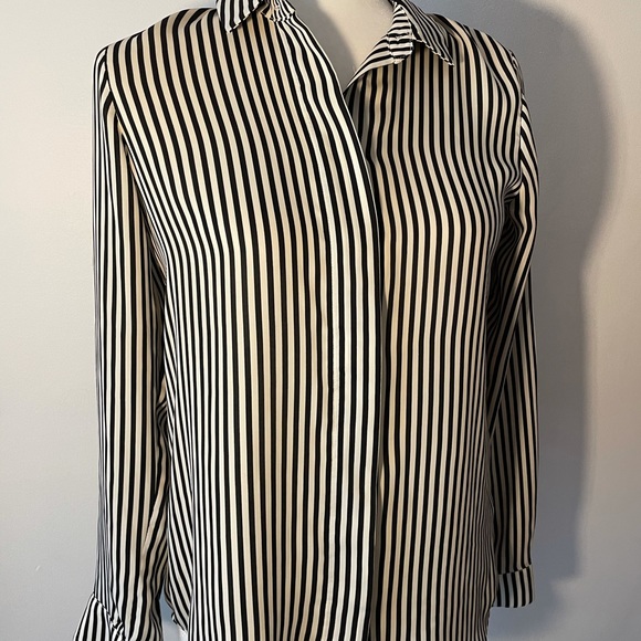 Deal ! Black and white striped top - Picture 11 of 14